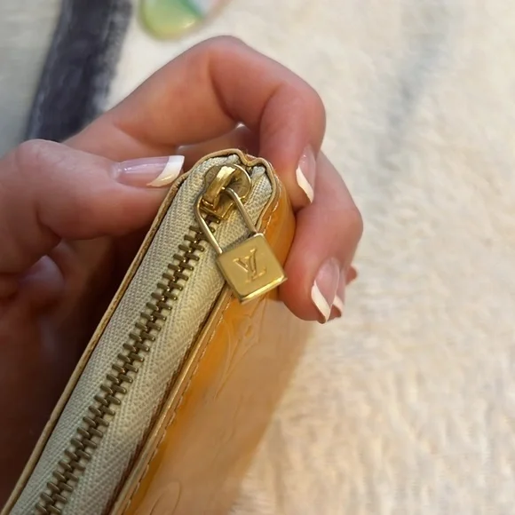 Louis Vuitton Vernis Bloom Wallet Yellow MI0959 - Picture 8 of 10